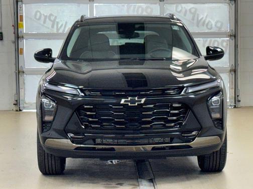 Mosaic Black Metallic 2026 Chevrolet Trax FWD ACTIV