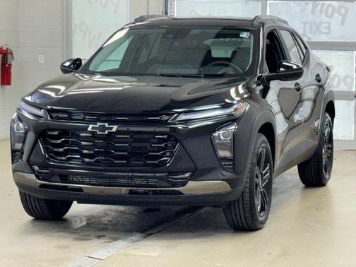 Mosaic Black Metallic 2026 Chevrolet Trax FWD ACTIV