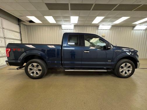 Blue 2016 Ford F-150 XLT