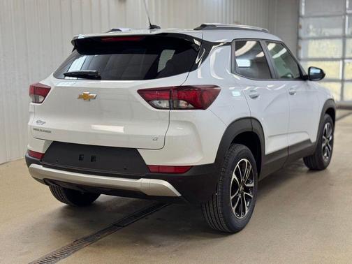 Summit White 2026 Chevrolet Trailblazer LT