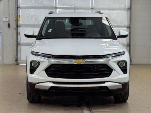 Summit White 2026 Chevrolet Trailblazer LT