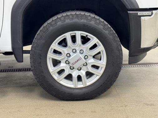 2024 GMC Sierra 2500 SLE