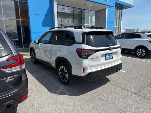 Crystal White Pearl 2025 Subaru Forester Premium