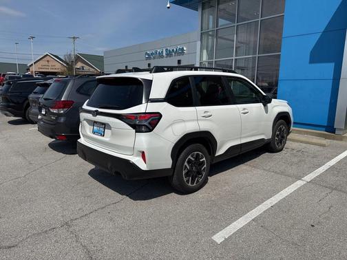 Crystal White Pearl 2025 Subaru Forester Premium