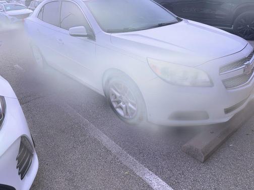 Summit White 2013 Chevrolet Malibu 1LT