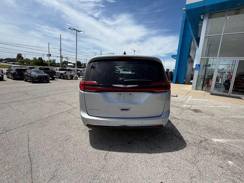 Silver Mist Clearcoat 2023 Chrysler Pacifica Touring L