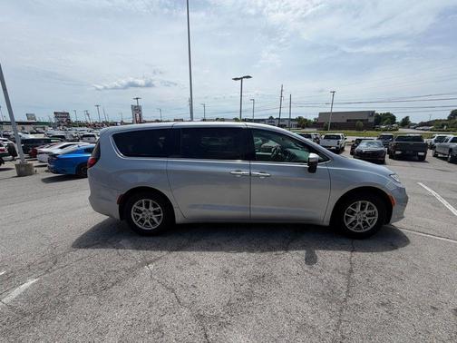 Silver Mist Clearcoat 2023 Chrysler Pacifica Touring L