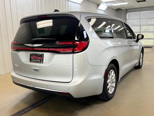 Silver Mist Clearcoat 2023 Chrysler Pacifica Touring L