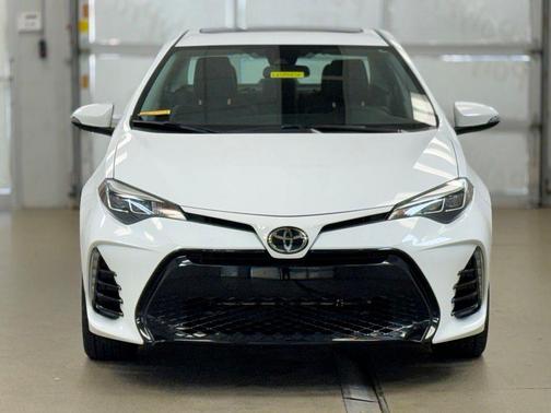 Super White 2019 Toyota Corolla SE