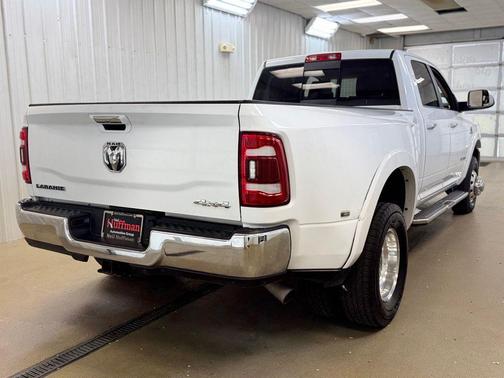 Bright White Clearcoat 2021 RAM 3500 Laramie Crew Cab 4x4 8' Box