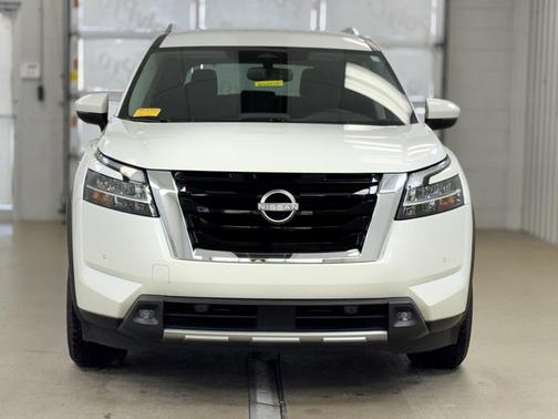 2022 Nissan Pathfinder SL 4WD