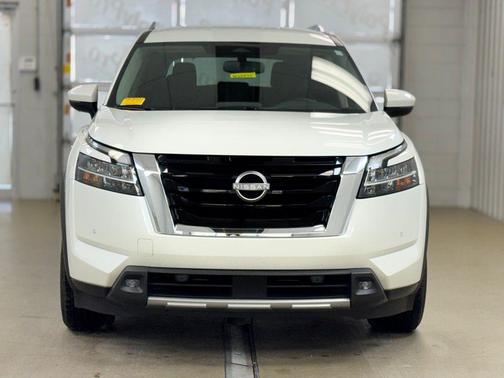 2022 Nissan Pathfinder SL 4WD