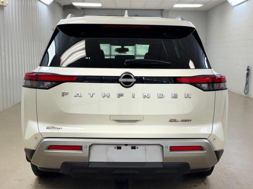 2022 Nissan Pathfinder SL 4WD