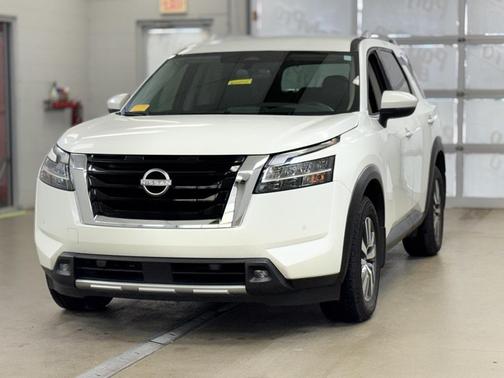 2022 Nissan Pathfinder SL 4WD