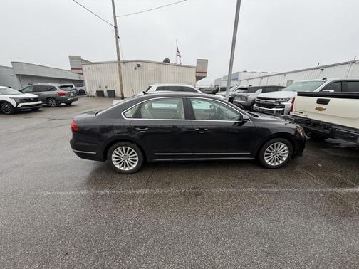 2017 Volkswagen Passat 1.8T SE