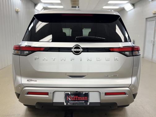 2025 Nissan Pathfinder SL 4WD