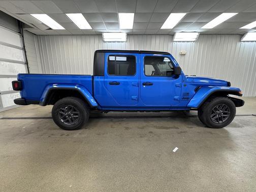 2024 Jeep Gladiator Sport S