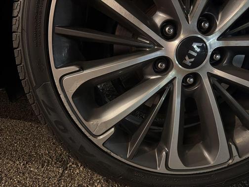 2019 Kia Cadenza Technology