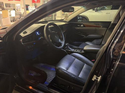2019 Kia Cadenza Technology