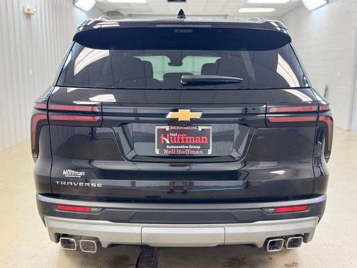 Mosaic Black Metallic 2026 Chevrolet Traverse LT