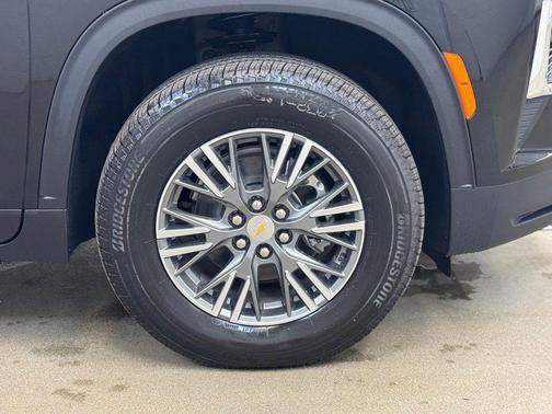 Mosaic Black Metallic 2026 Chevrolet Traverse LT