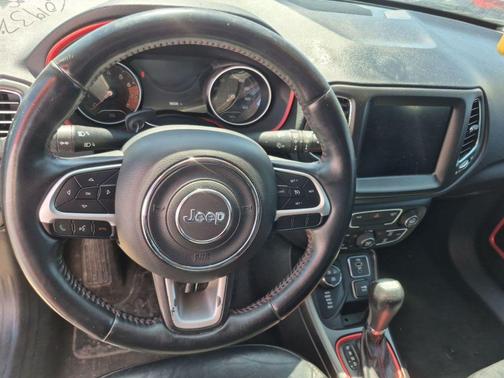 Granite Crystal Metallic Clearcoat 2018 Jeep Compass Trailhawk