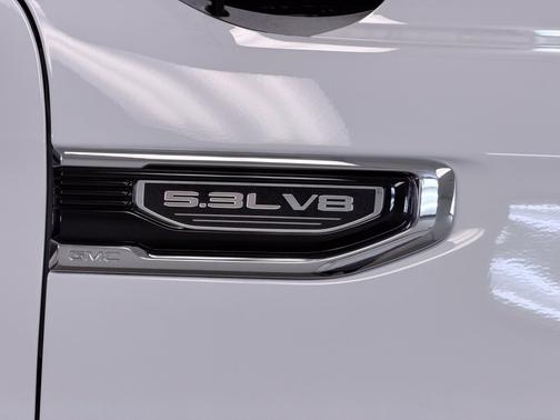 Glacier White Tricoat 2026 GMC Sierra 1500 SLT
