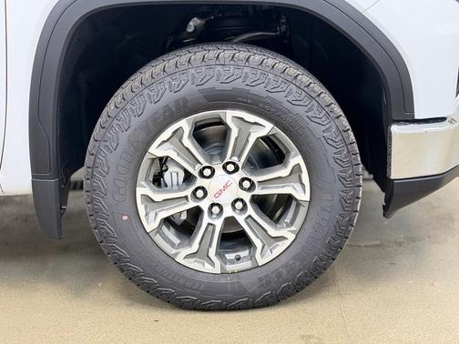 Glacier White Tricoat 2026 GMC Sierra 1500 SLT