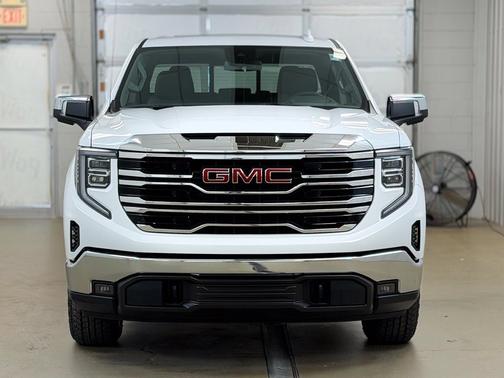 Glacier White Tricoat 2026 GMC Sierra 1500 SLT