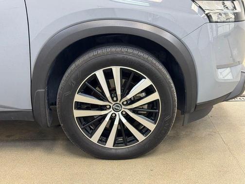 Boulder Gray Pearl 2023 Nissan Pathfinder Platinum 4WD