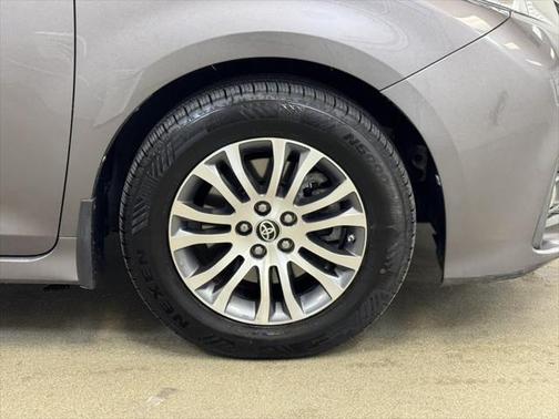 2020 Toyota Sienna XLE Premium
