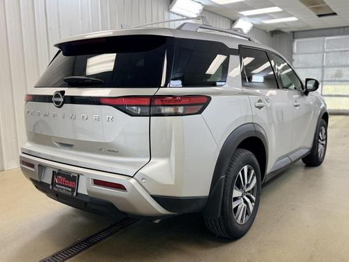 2025 Nissan Pathfinder SL 4WD