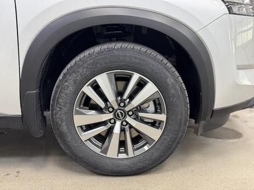 2025 Nissan Pathfinder SL 4WD