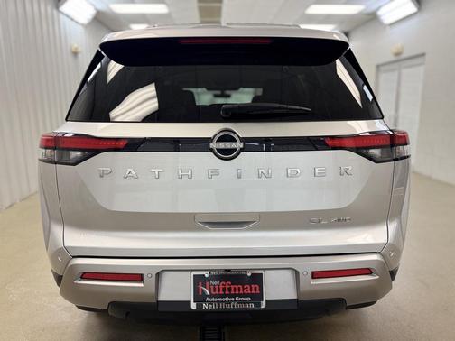 2025 Nissan Pathfinder SL 4WD