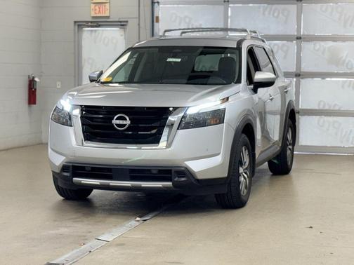 2025 Nissan Pathfinder SL 4WD