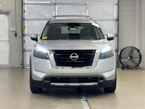 2025 Nissan Pathfinder SL 4WD