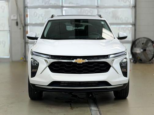 Summit White 2026 Chevrolet Trax LT