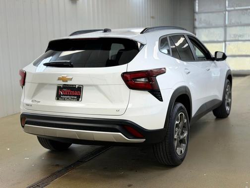 Summit White 2026 Chevrolet Trax LT