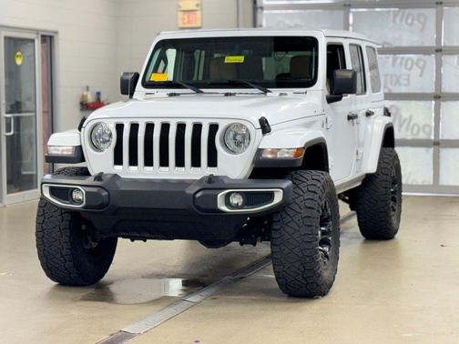 Bright White Clearcoat 2018 Jeep Wrangler Unlimited Sahara