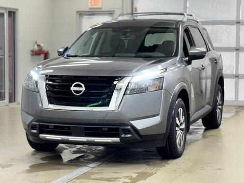 2025 Nissan Pathfinder SL 4WD