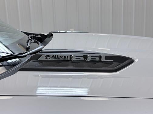 Summit White 2024 Chevrolet Silverado 2500 Custom
