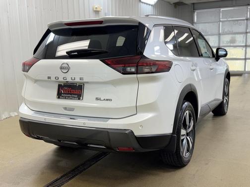 2025 Nissan Rogue SL