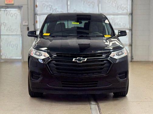 Mosaic Black Metallic 2021 Chevrolet Traverse LS