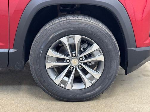 Radiant Red Tintcoat 2026 Chevrolet Equinox 1LT