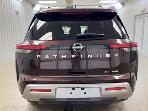 2022 Nissan Pathfinder SL 4WD