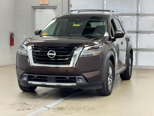 2022 Nissan Pathfinder SL 4WD