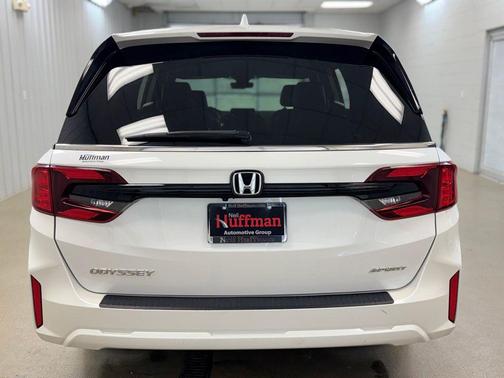 Platinum White Pearl 2025 Honda Odyssey Sport-L