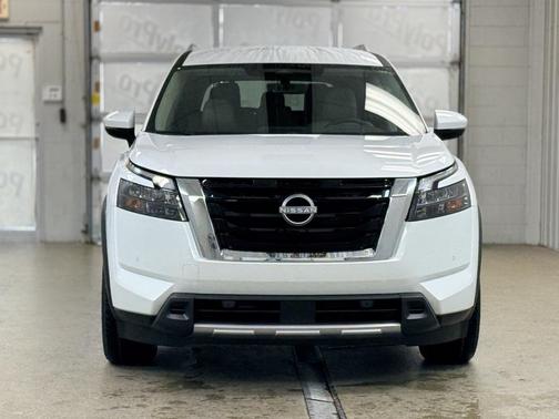 2025 Nissan Pathfinder SL 4WD