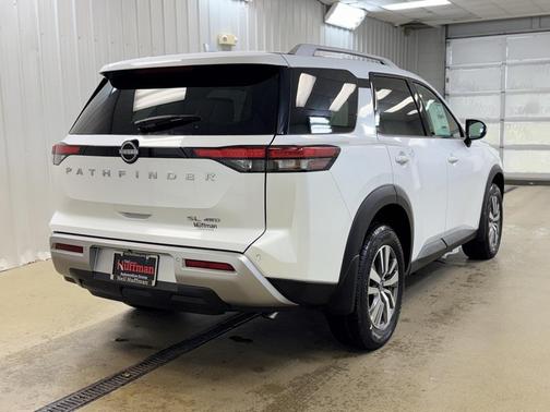 2025 Nissan Pathfinder SL 4WD