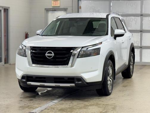 2025 Nissan Pathfinder SL 4WD